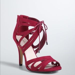 Scalloped lace up heel